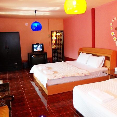 Suksomjai Hotel Районг Екстер'єр фото