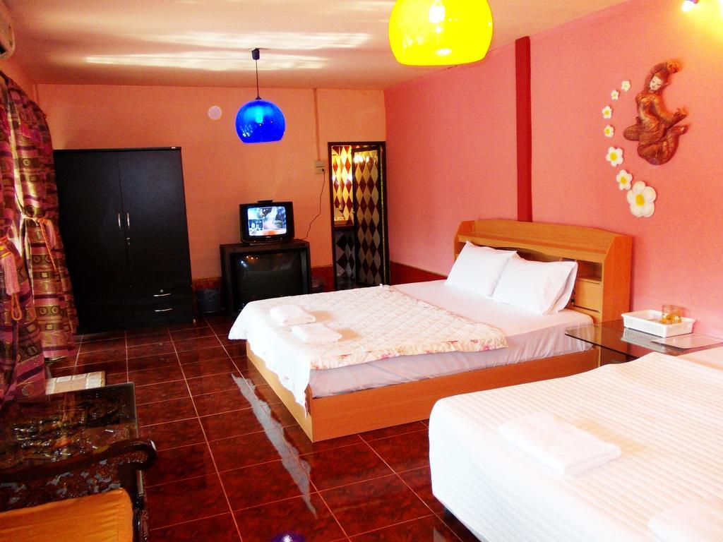Suksomjai Hotel Районг Екстер'єр фото