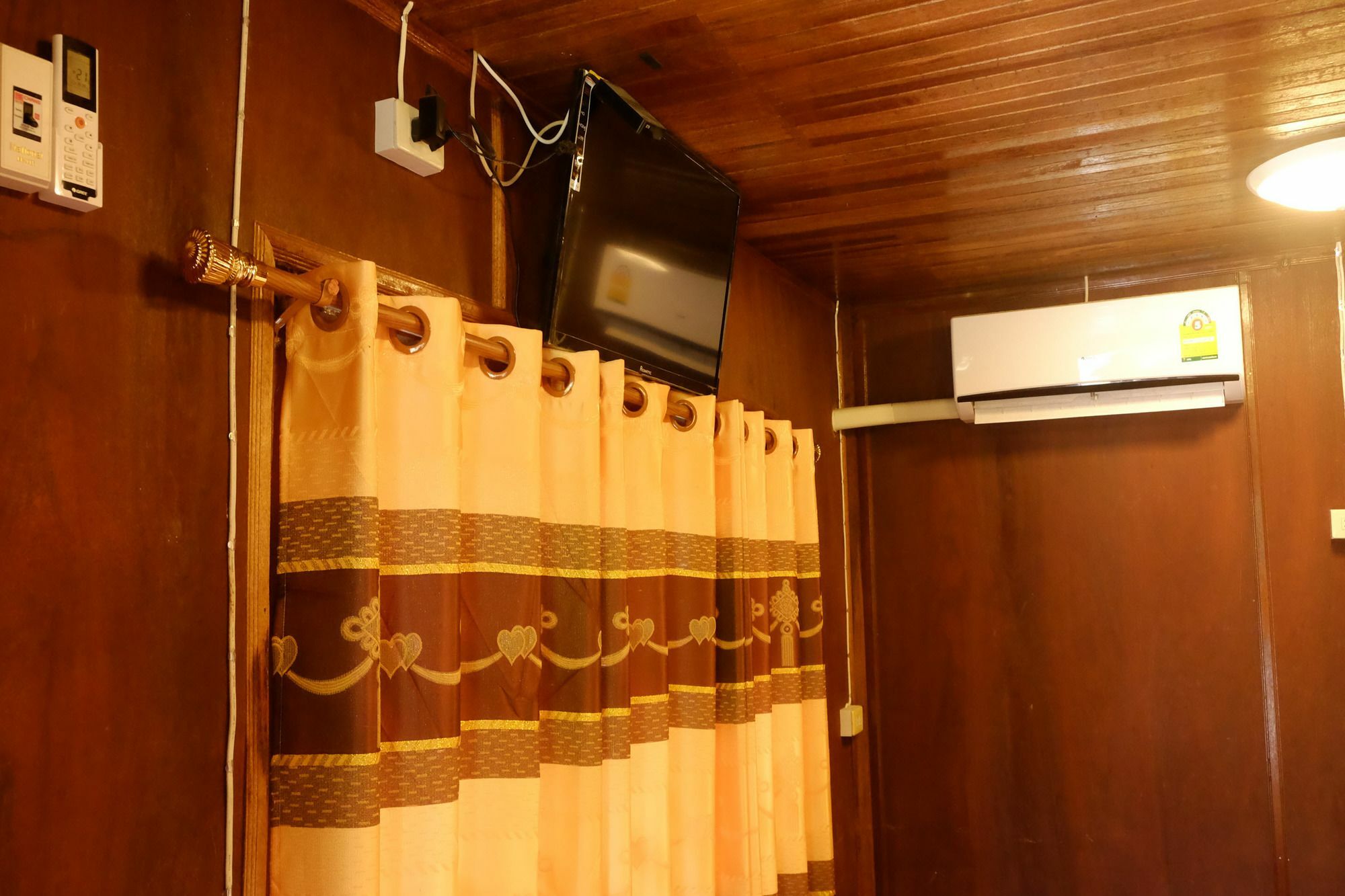 Suksomjai Hotel Районг Екстер'єр фото