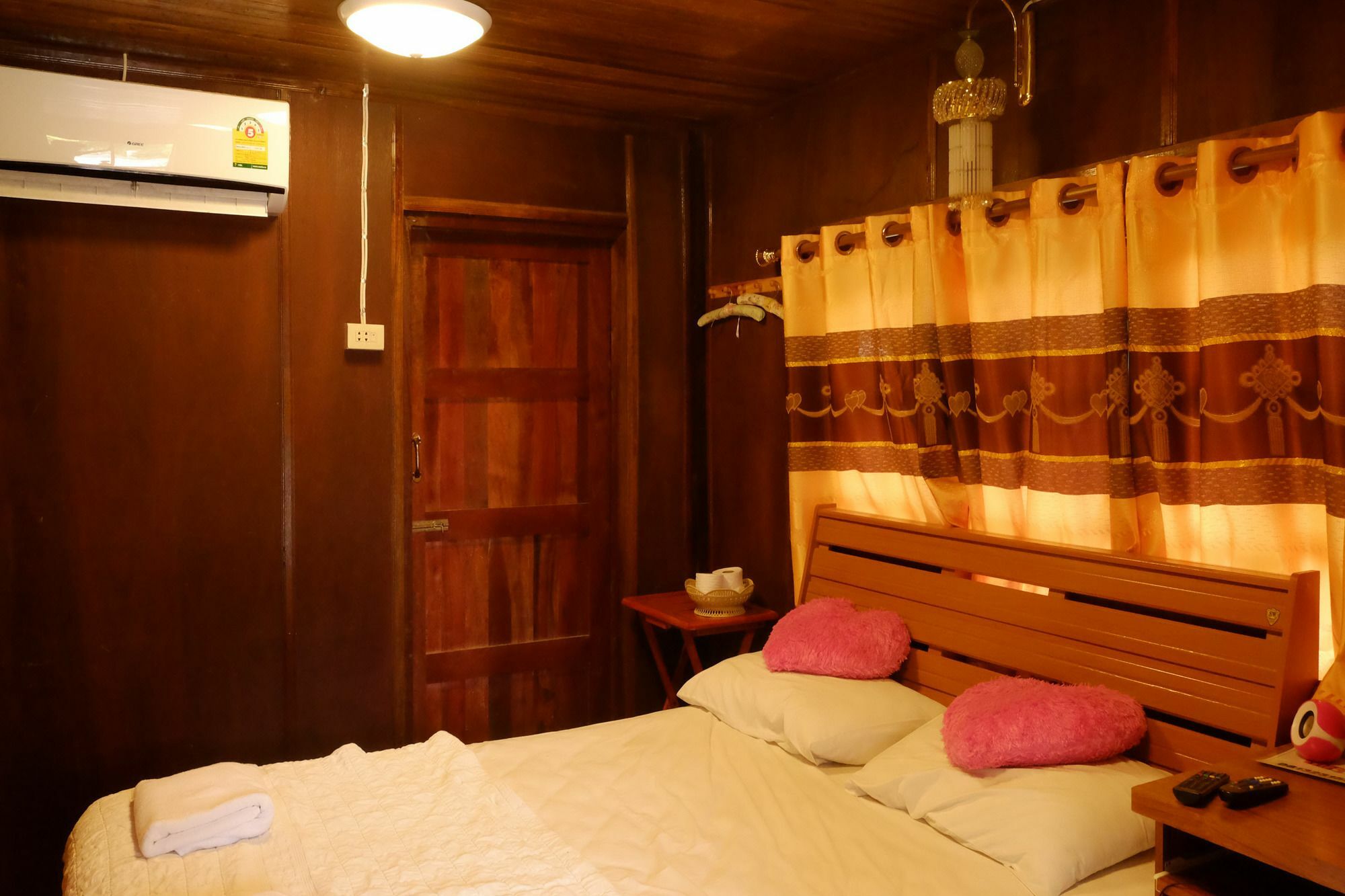 Suksomjai Hotel Районг Екстер'єр фото